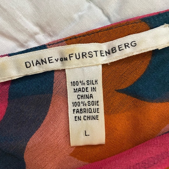 DVF silk summer flowy blouse, size L, gently worn, good condition, multi-color - Picture 3 of 4